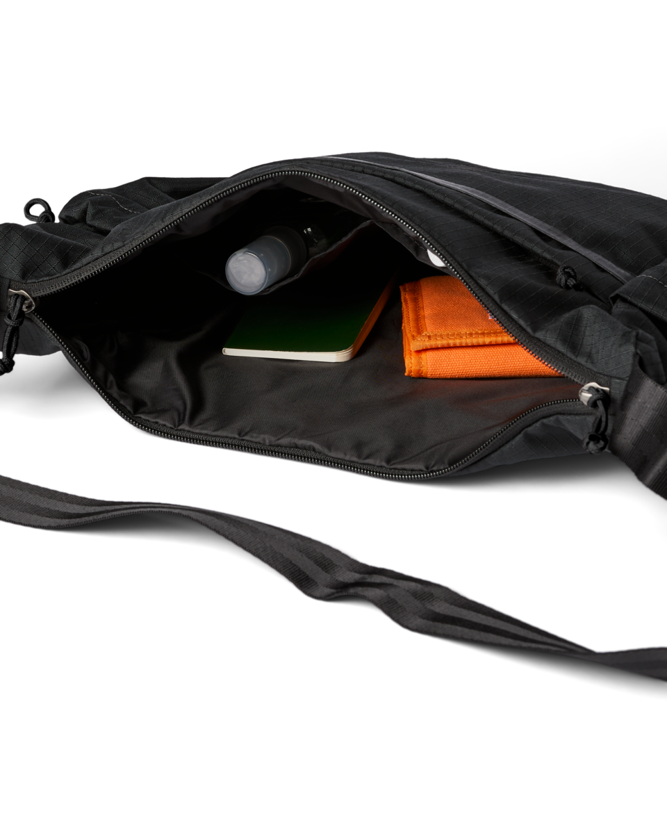 Viaje 9L Shoulder Bag