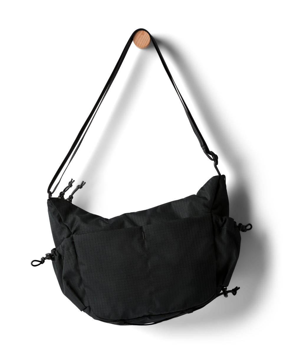 Viaje 9L Shoulder Bag