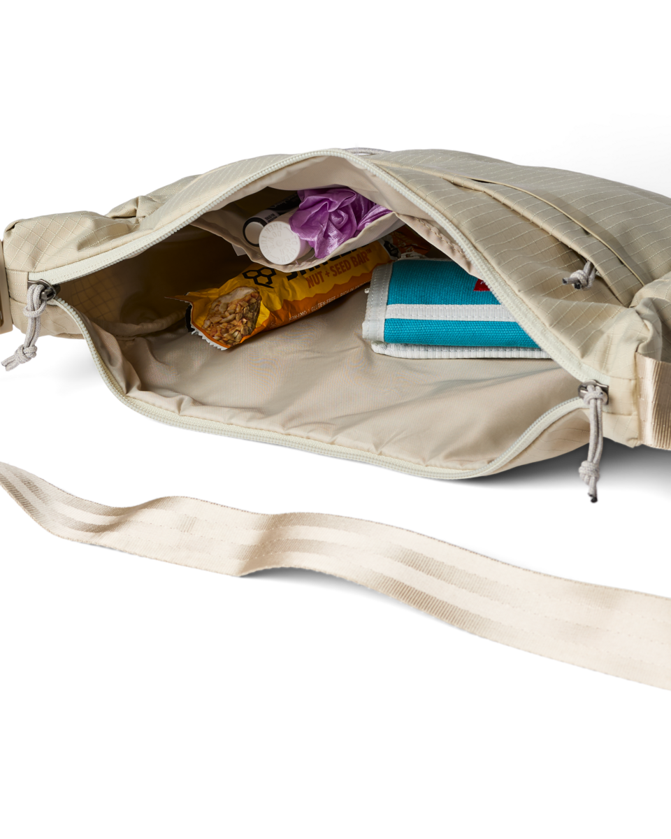 Viaje 9L Shoulder Bag