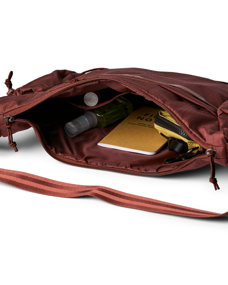 Viaje 9L Shoulder Bag
