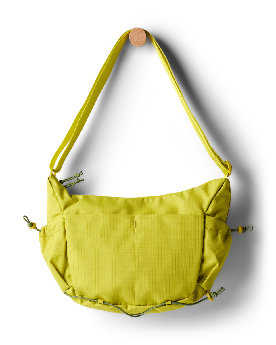 Viaje 9L Shoulder Bag