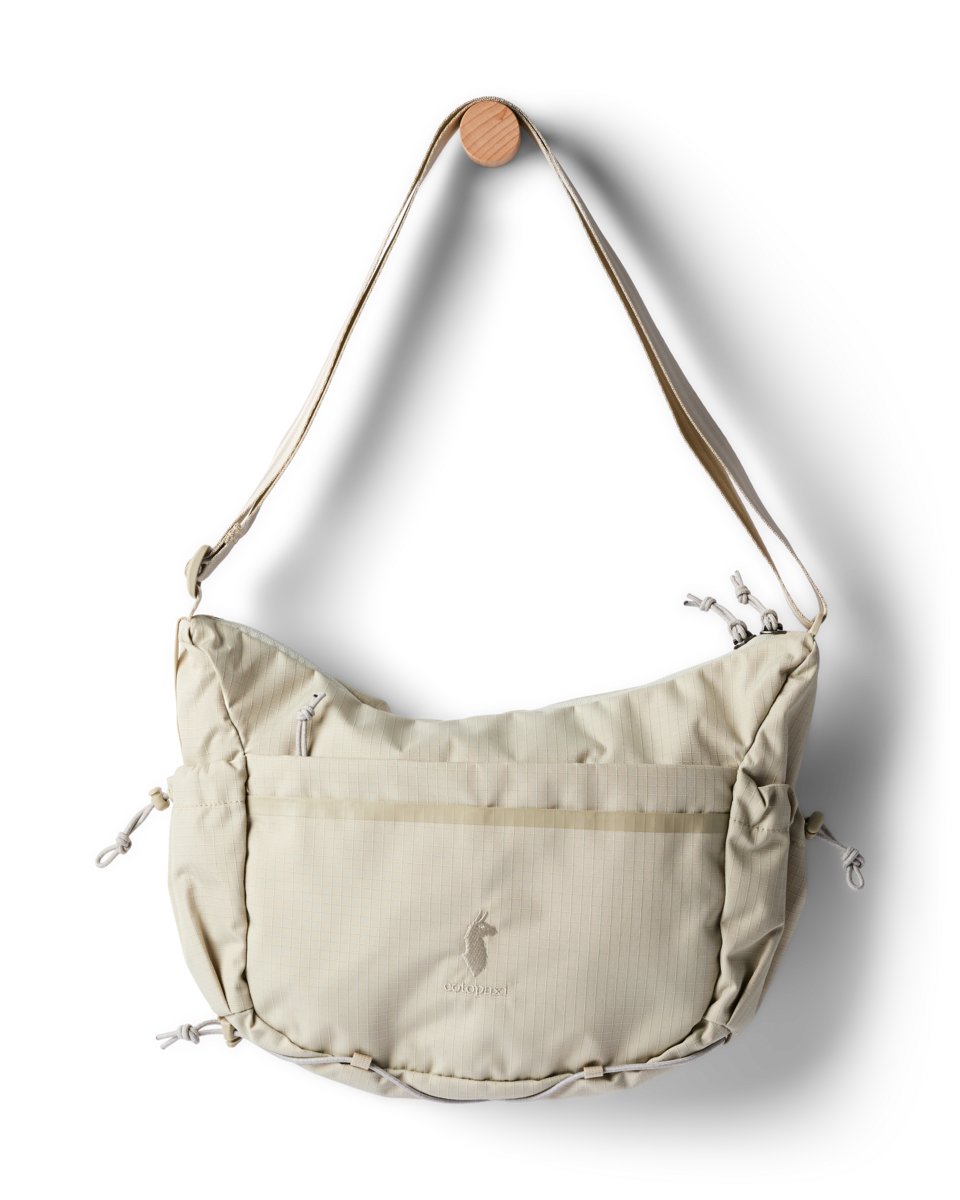 Viaje 9L Shoulder Bag