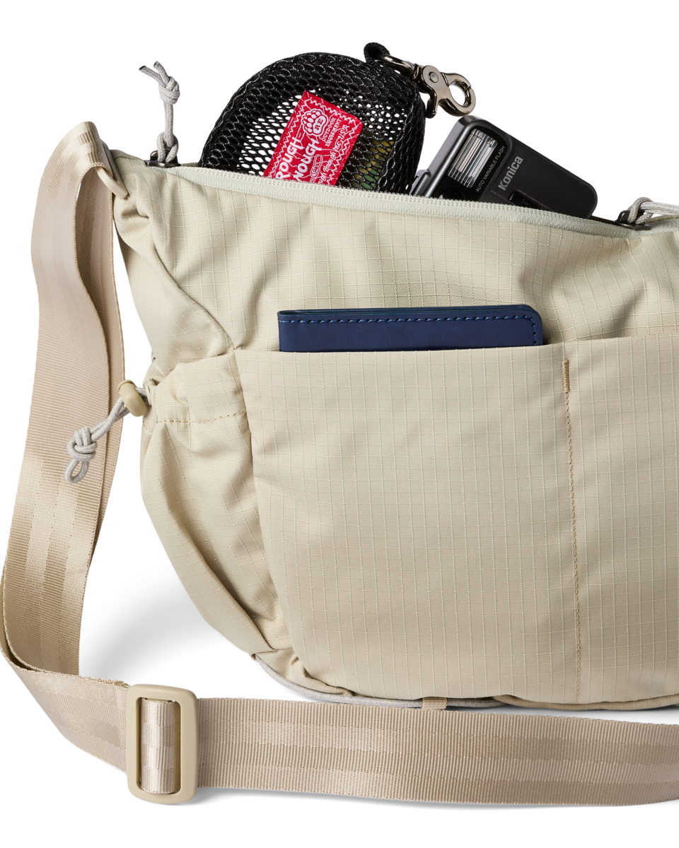 Viaje 9L Shoulder Bag