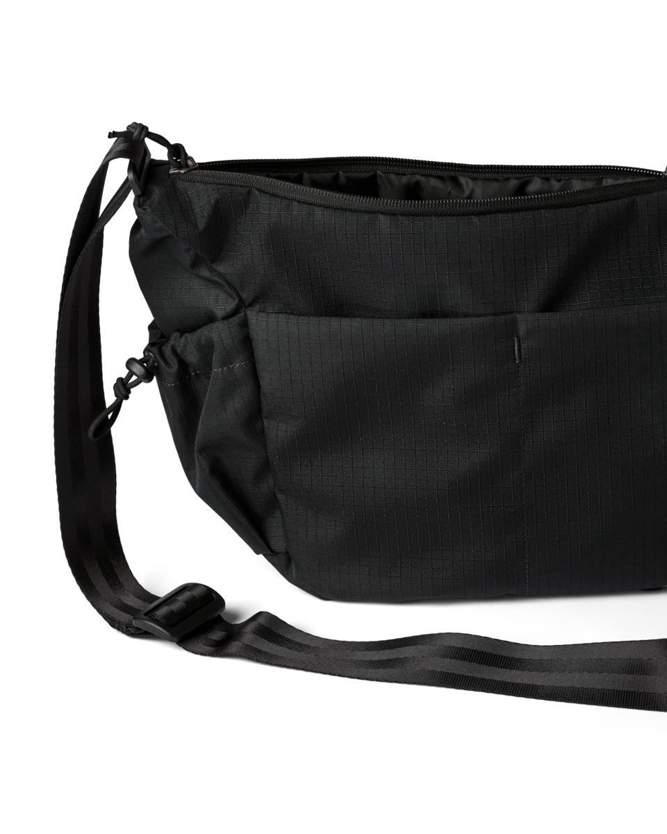 Viaje 9L Shoulder Bag