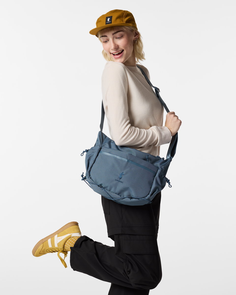 Viaje 9L Shoulder Bag