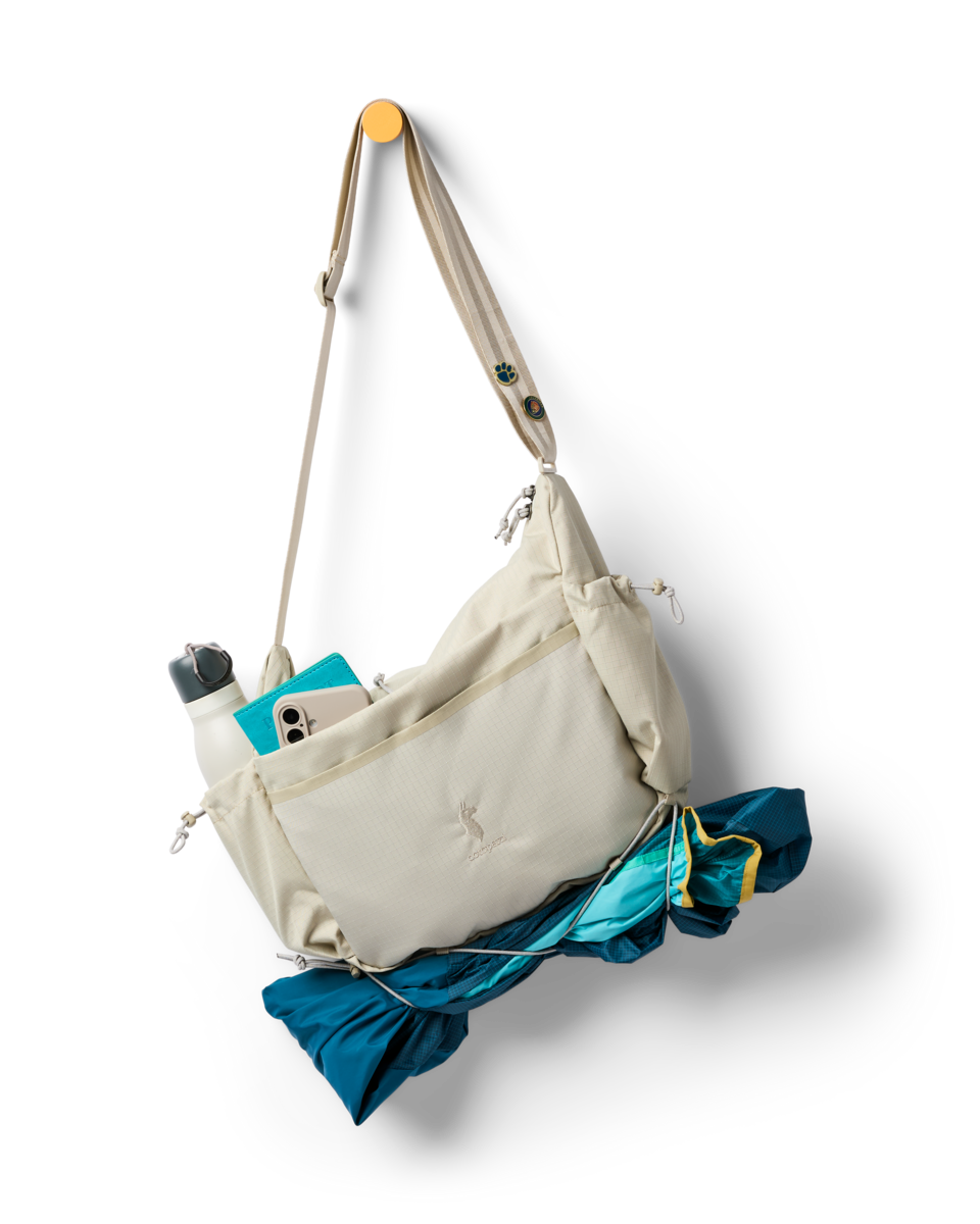 Viaje 9L Shoulder Bag