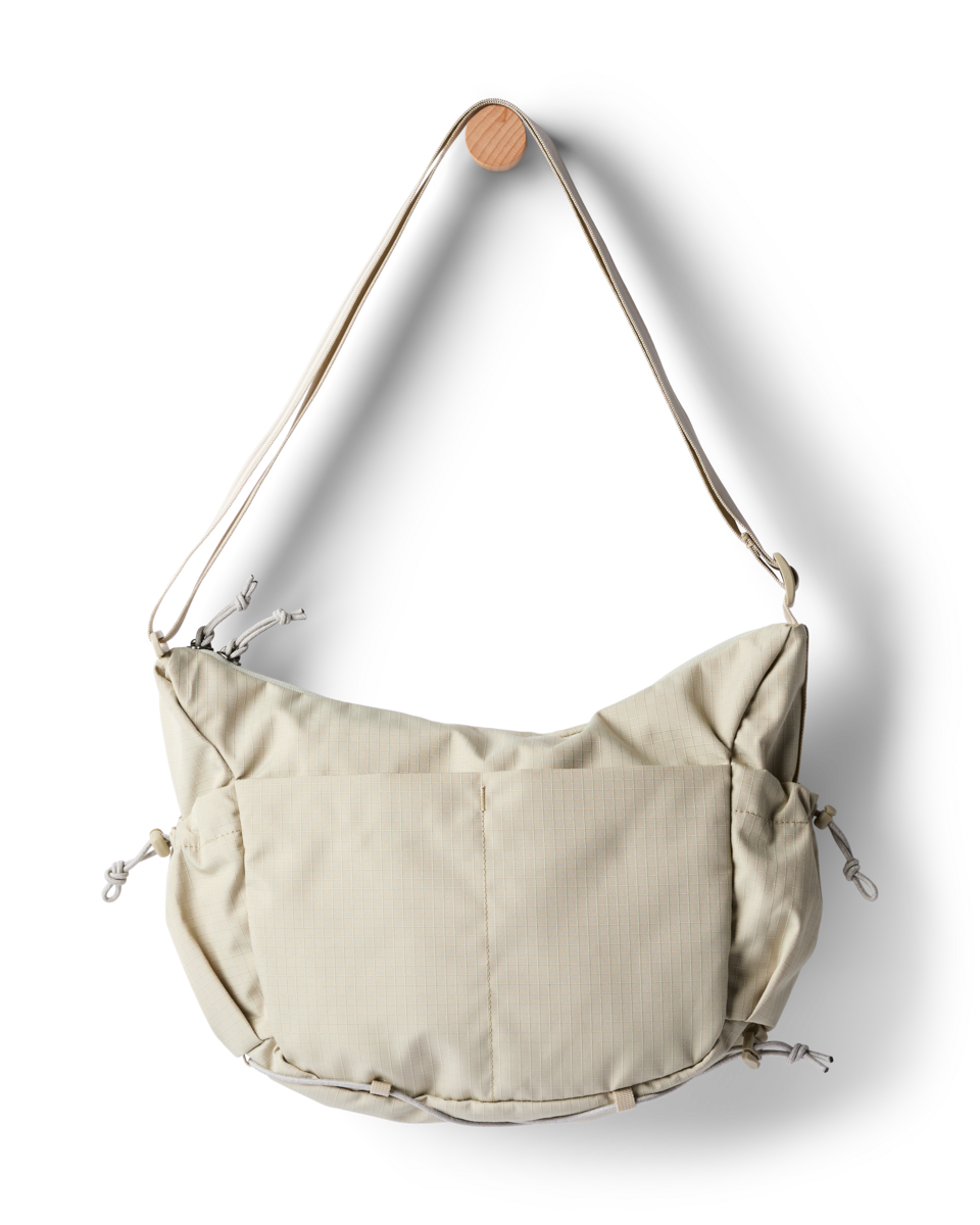 Viaje 9L Shoulder Bag